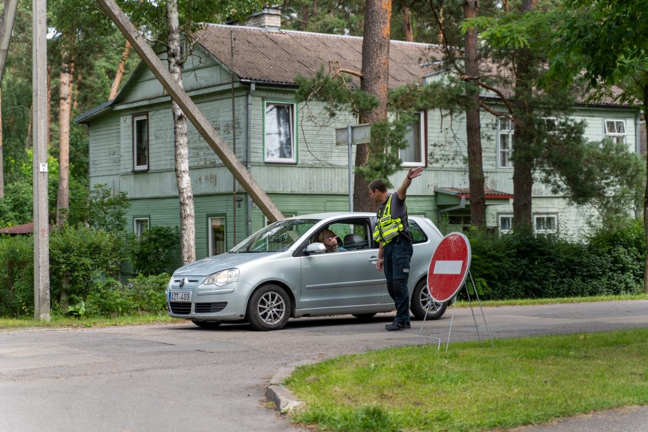 „Akacijų alėja“ – su apribojimais: dalis žiūrovų lieka už tvoros