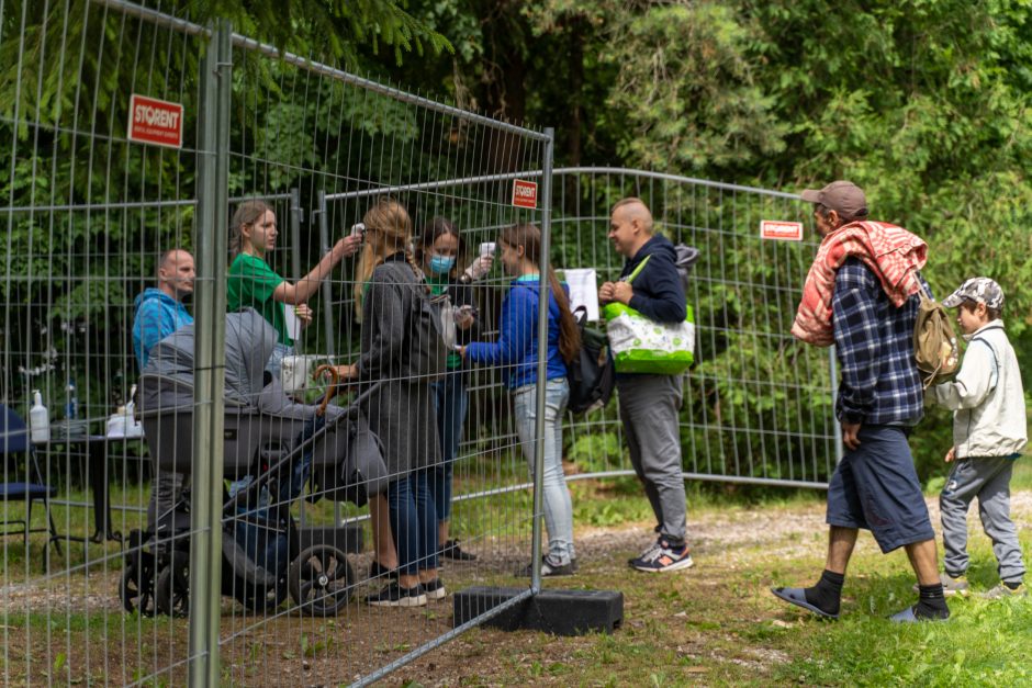 „Akacijų alėja“ – su apribojimais: dalis žiūrovų lieka už tvoros