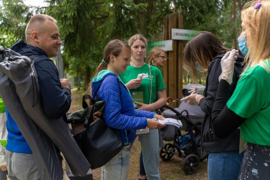 „Akacijų alėja“ – su apribojimais: dalis žiūrovų lieka už tvoros