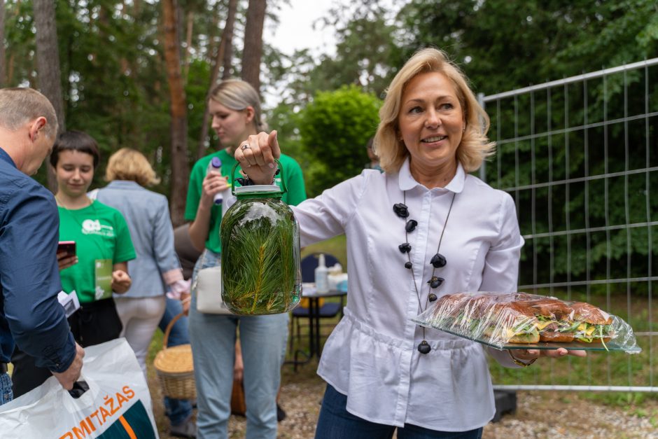 „Akacijų alėja“ – su apribojimais: dalis žiūrovų lieka už tvoros