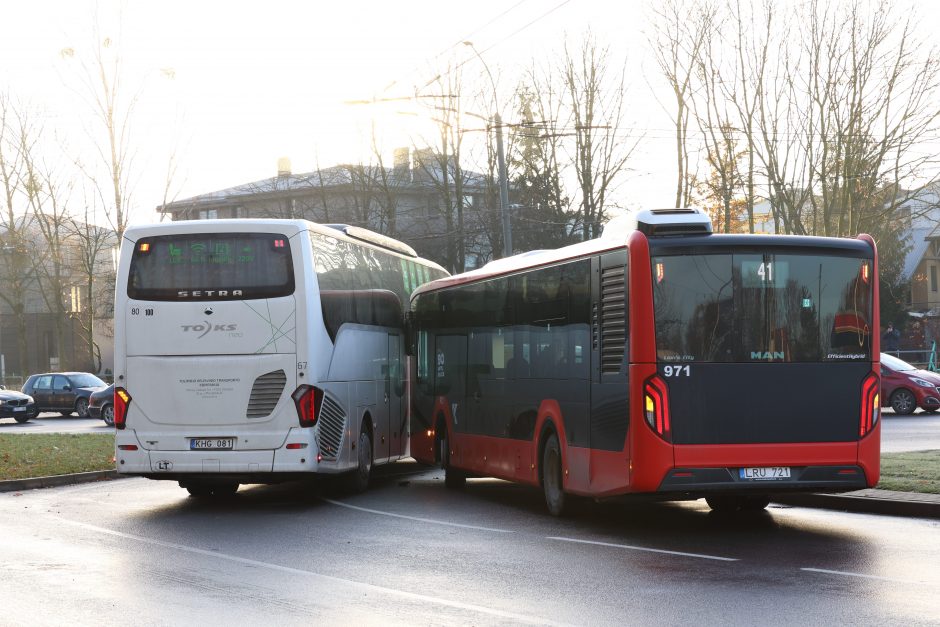 Praneša kauniečiai: ant Varnių tilto – net septynios avarijos