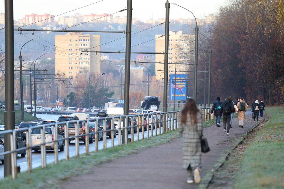 Praneša kauniečiai: ant Varnių tilto – net septynios avarijos