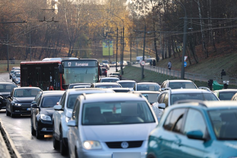 Praneša kauniečiai: ant Varnių tilto – net septynios avarijos