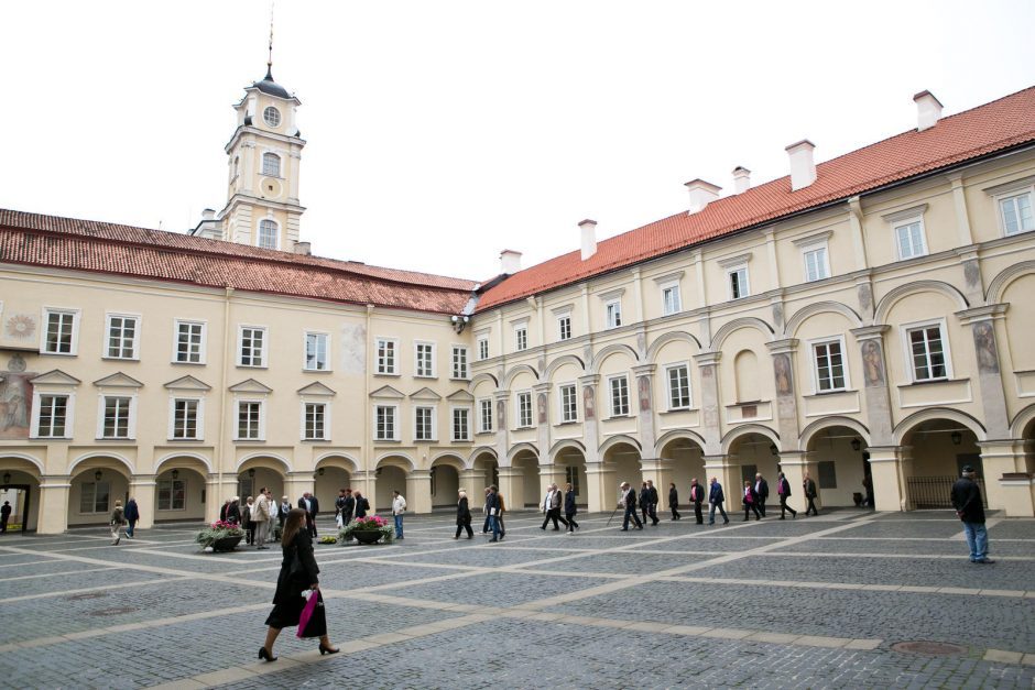 Konstitucinis Teismas tirs VU sprendimą riboti vyresnių nei 65 metų dėstytojų darbą