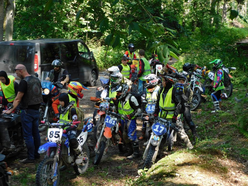 Vaikų ekspedicija motociklais – A. Poškai atminti