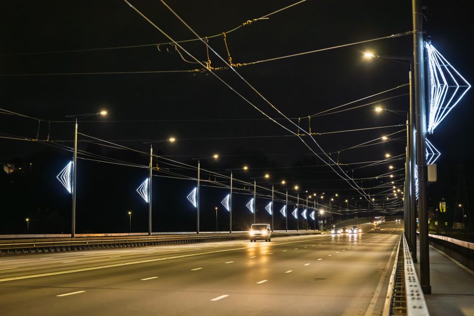 Kalėdiniai Kauno papuošimai jau džiugina praeivius