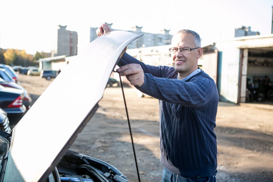 Po automobilio remonto toli nenuvažiavo – variklis sugedo atliekant techninę apžiūrą