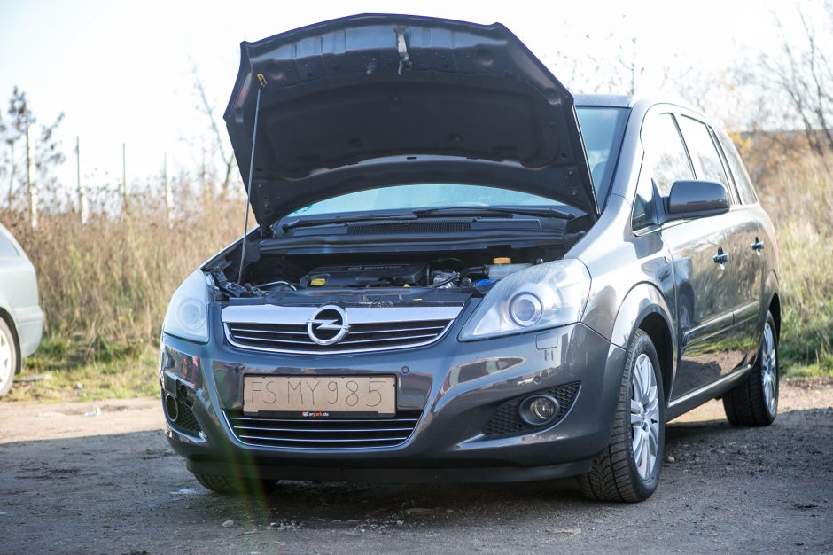 Po automobilio remonto toli nenuvažiavo – variklis sugedo atliekant techninę apžiūrą