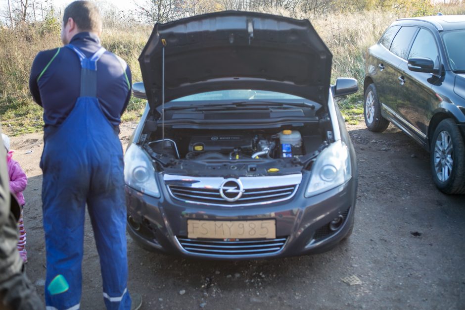 Po automobilio remonto toli nenuvažiavo – variklis sugedo atliekant techninę apžiūrą