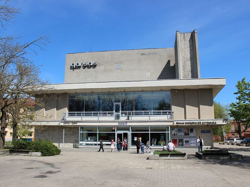 Panevėžio „Garso“ kino teatras pradedamas griauti ruošiantis naujo menų centro statyboms