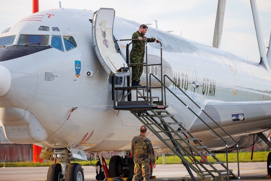 Šiauliuose dislokuoti NATO žvalgybiniai orlaiviai: matome, ką veikia agresyvus kaimynas