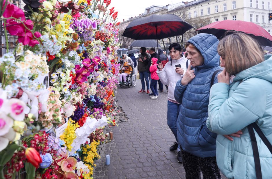 Lvivo centre esančiame monumente žuvusiems Ukrainoje – ir M. Kvedaravičiaus nuotrauka