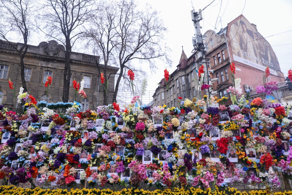 Lvivo centre esančiame monumente žuvusiems Ukrainoje – ir M. Kvedaravičiaus nuotrauka