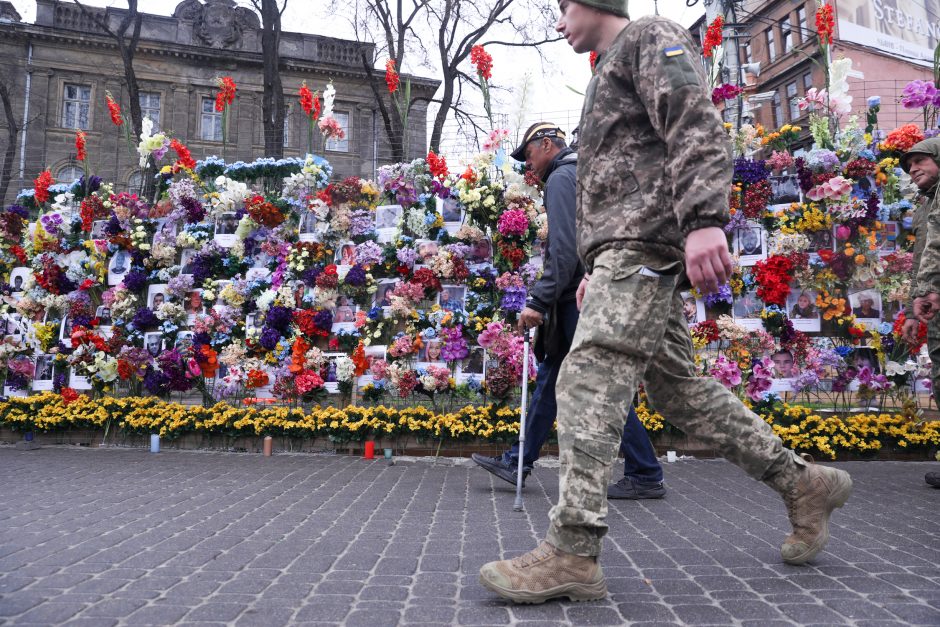 Lvivo centre esančiame monumente žuvusiems Ukrainoje – ir M. Kvedaravičiaus nuotrauka