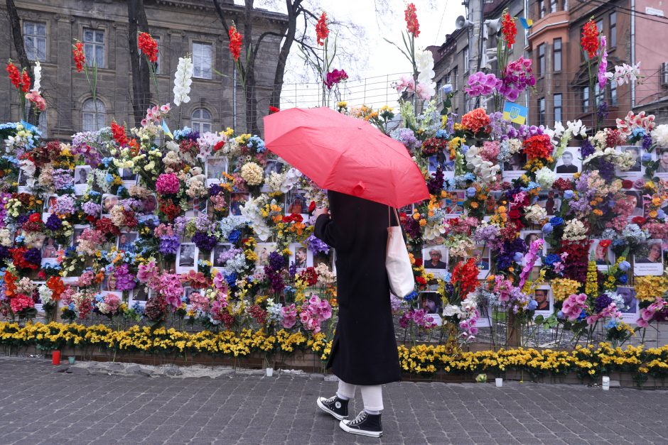 Lvivo centre esančiame monumente žuvusiems Ukrainoje – ir M. Kvedaravičiaus nuotrauka