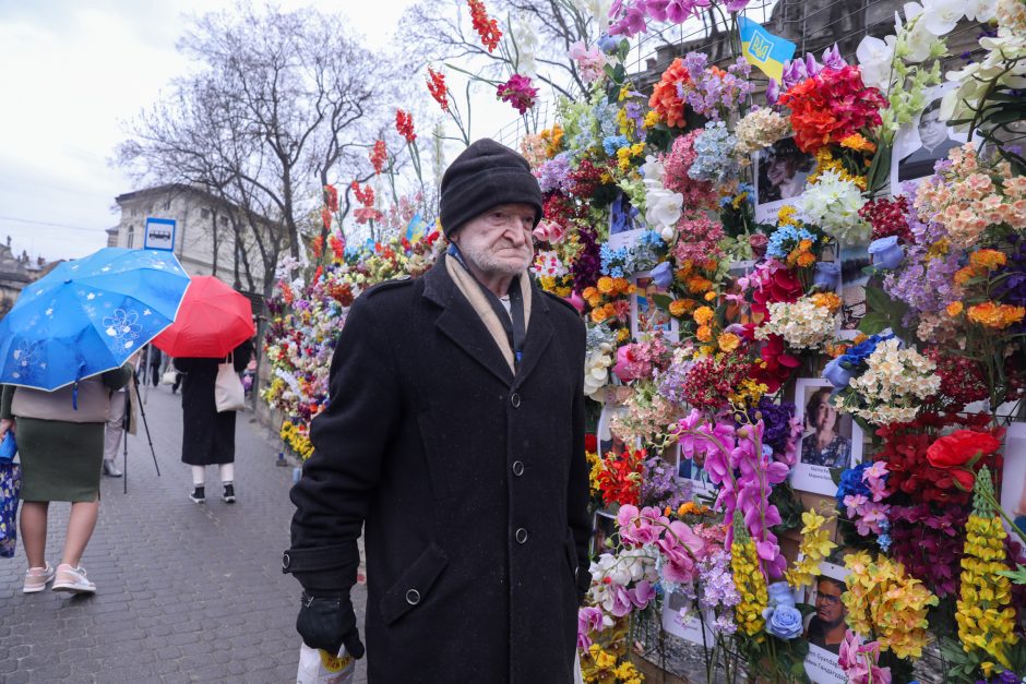 Lvivo centre esančiame monumente žuvusiems Ukrainoje – ir M. Kvedaravičiaus nuotrauka