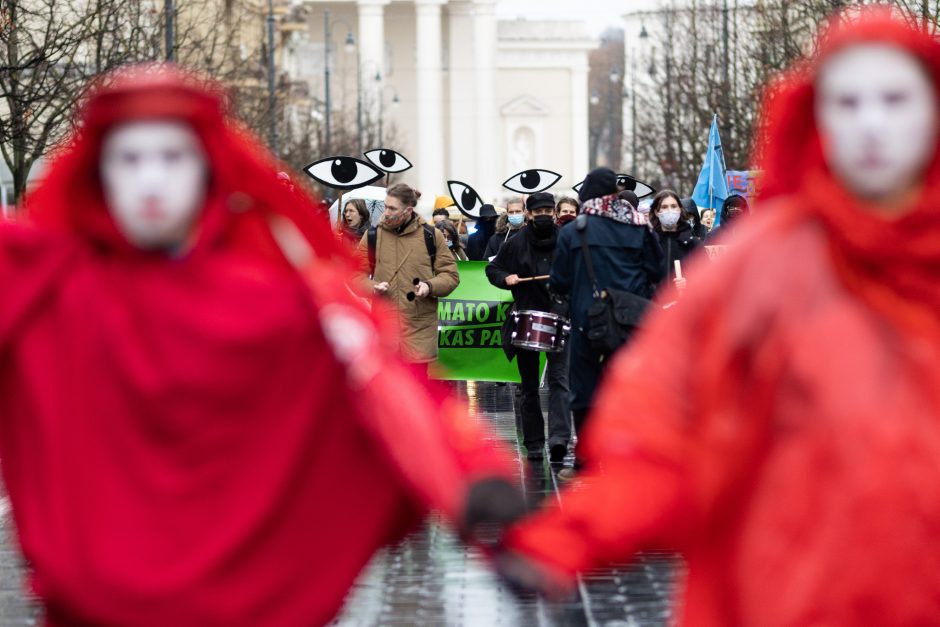 Protestuojantieji dėl migracijos politikos: tai – demokratijos egzaminas