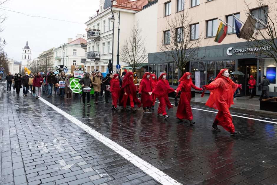 Protestuojantieji dėl migracijos politikos: tai – demokratijos egzaminas