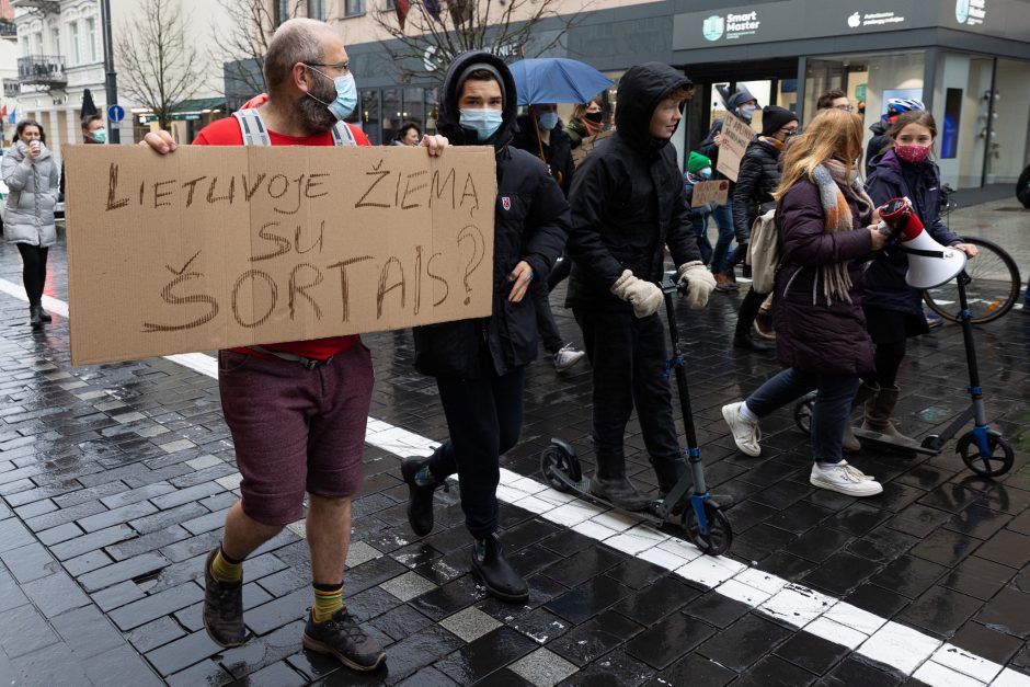 Protestuojantieji dėl migracijos politikos: tai – demokratijos egzaminas