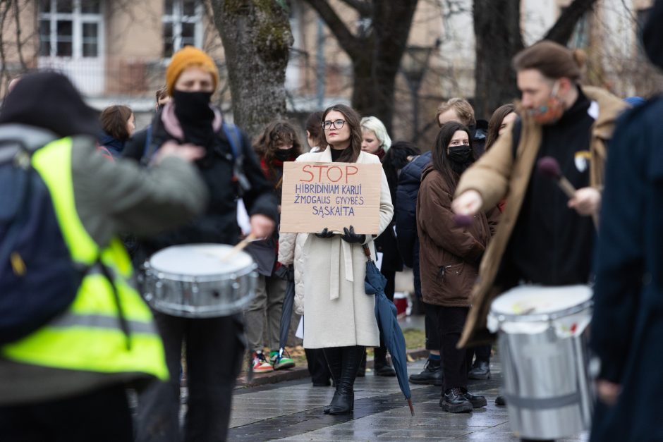 Protestuojantieji dėl migracijos politikos: tai – demokratijos egzaminas