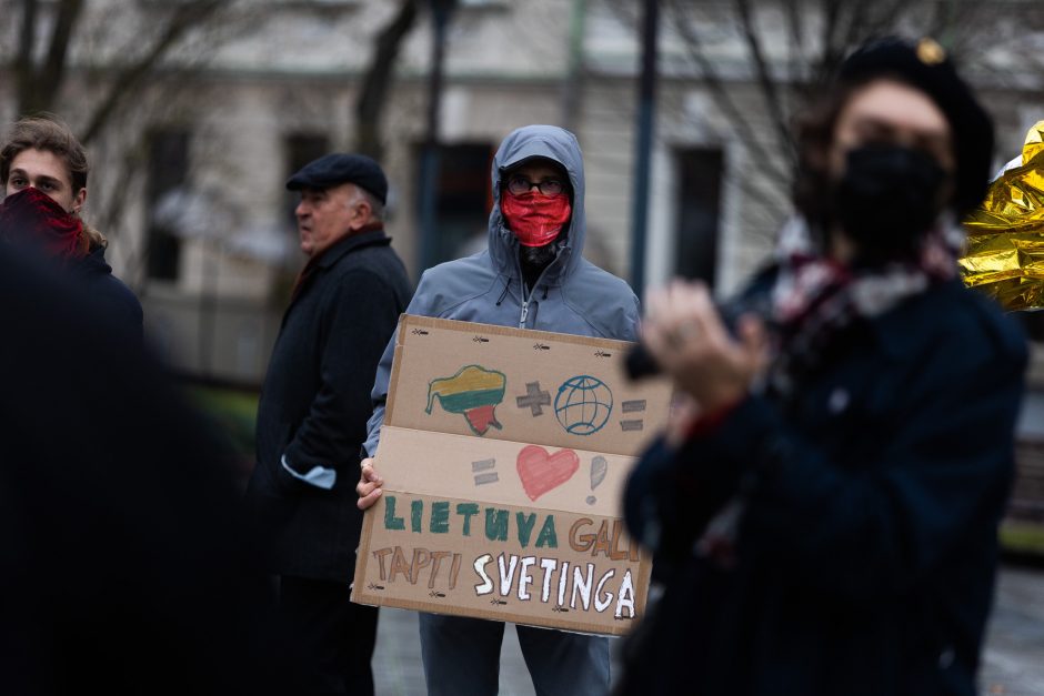 Protestuojantieji dėl migracijos politikos: tai – demokratijos egzaminas