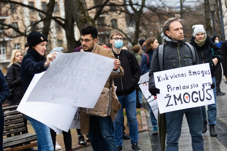 Protestuojantieji dėl migracijos politikos: tai – demokratijos egzaminas