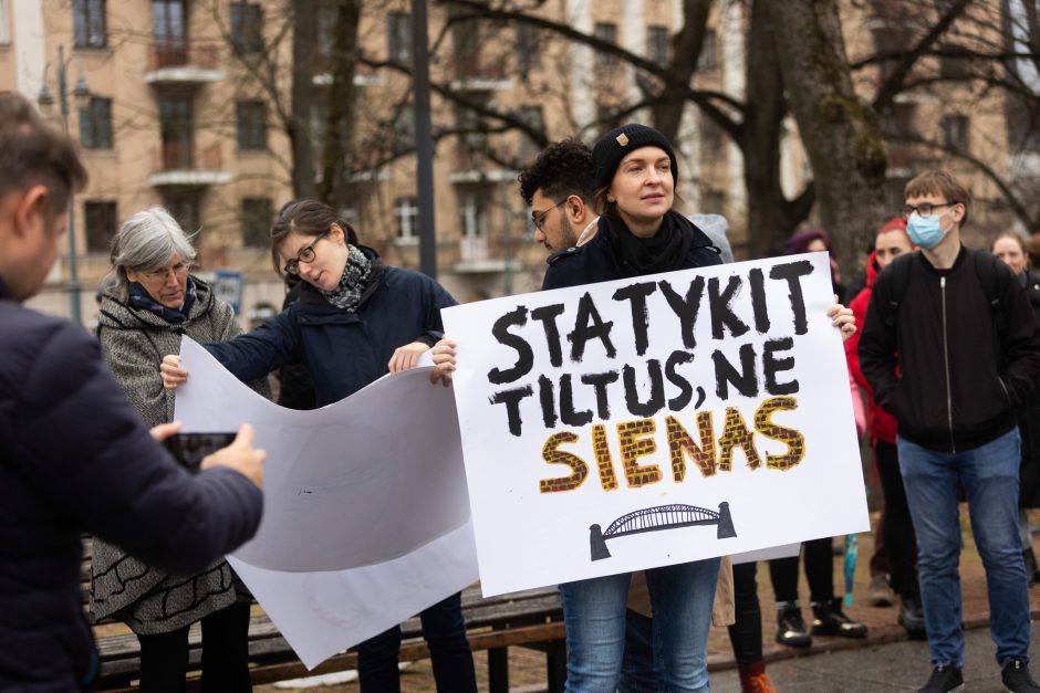 Protestuojantieji dėl migracijos politikos: tai – demokratijos egzaminas