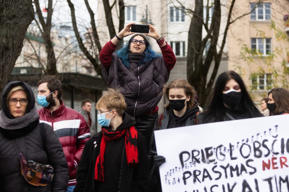 Protestuojantieji dėl migracijos politikos: tai – demokratijos egzaminas