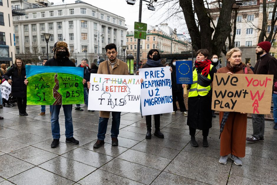 Protestuojantieji dėl migracijos politikos: tai – demokratijos egzaminas