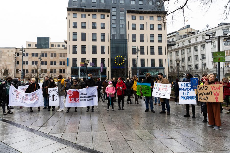 Protestuojantieji dėl migracijos politikos: tai – demokratijos egzaminas