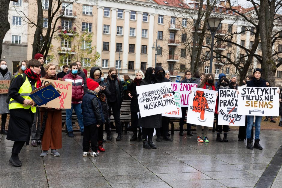 Protestuojantieji dėl migracijos politikos: tai – demokratijos egzaminas