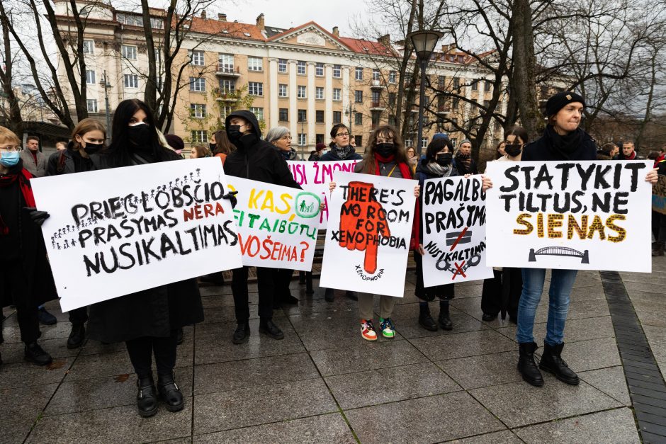 Protestuojantieji dėl migracijos politikos: tai – demokratijos egzaminas