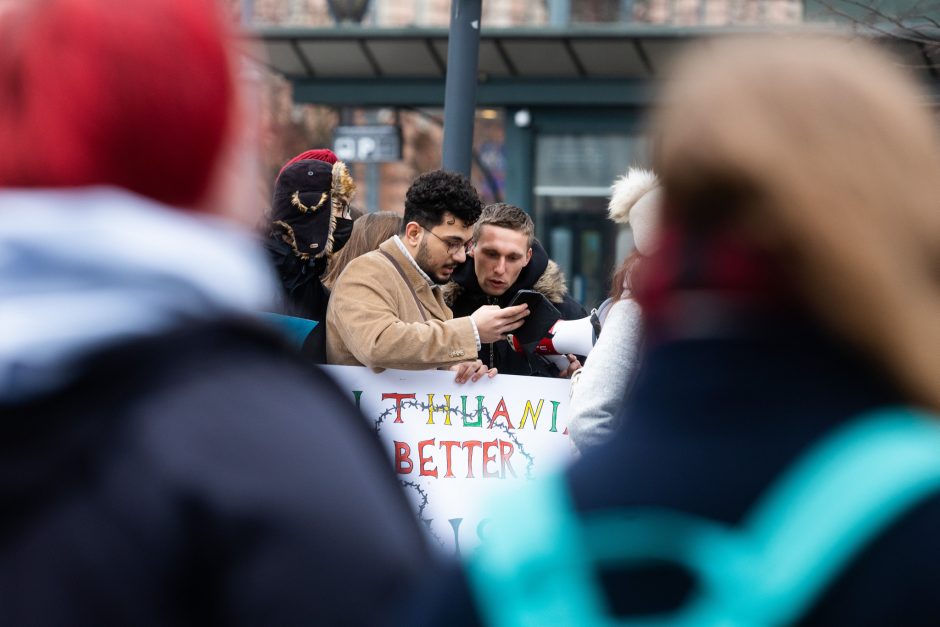 Protestuojantieji dėl migracijos politikos: tai – demokratijos egzaminas