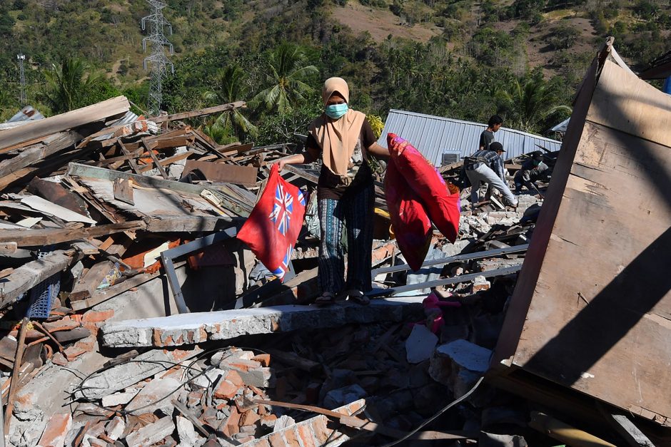 Indonezijos žemės drebėjimo aukų padaugėjo iki 131