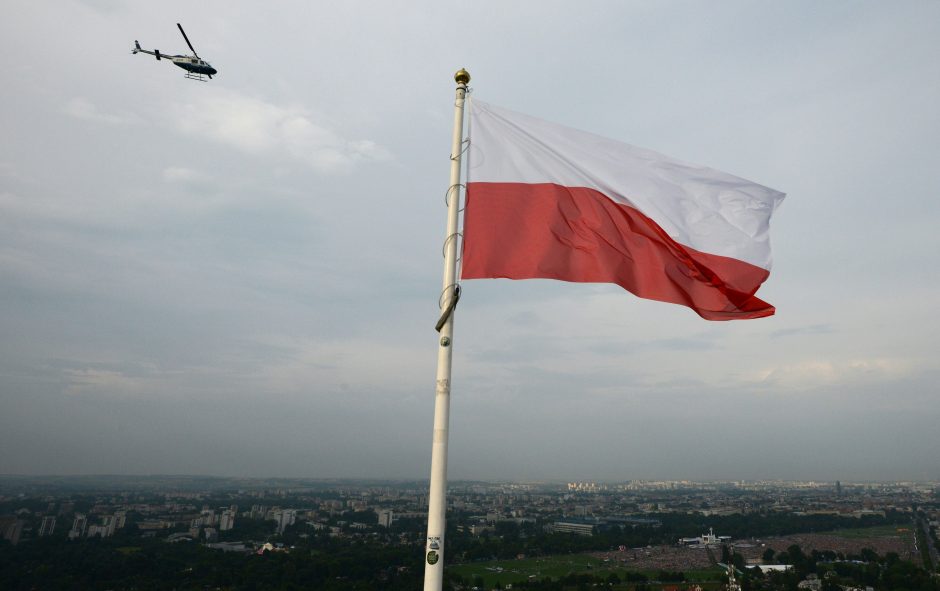 Lenkijoje šešiametis išgelbėjo pro langą iššokusį trimetį