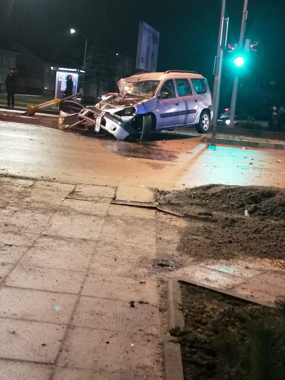 Radviliškyje po sunkvežimio avarijos eismas atnaujintas, trąšos nepavojingos