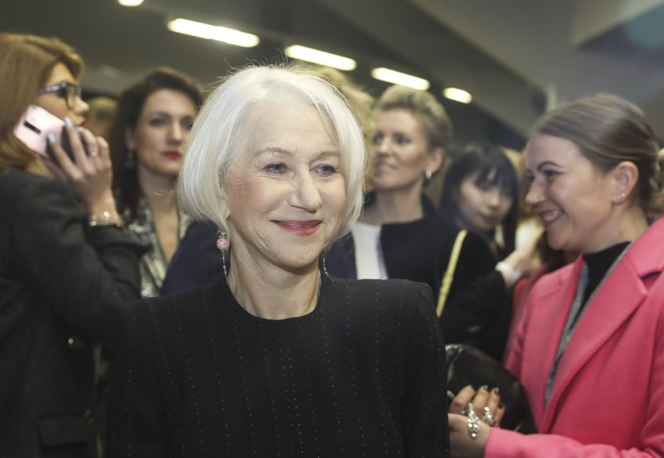 Legendinė britų aktorė H. Mirren neaplenkė J. Statkevičiaus madų pristatymo