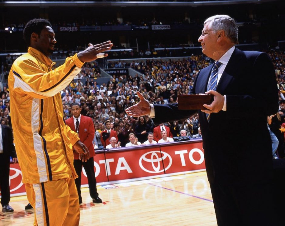  NBA pasaulio žmonės jautriai atsisveikino su D. Sternu