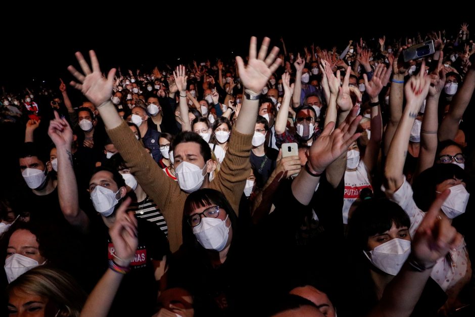COVID-19 eksperimentas Barselonoje: 5 tūkst. žmonių dalyvavo koncerte