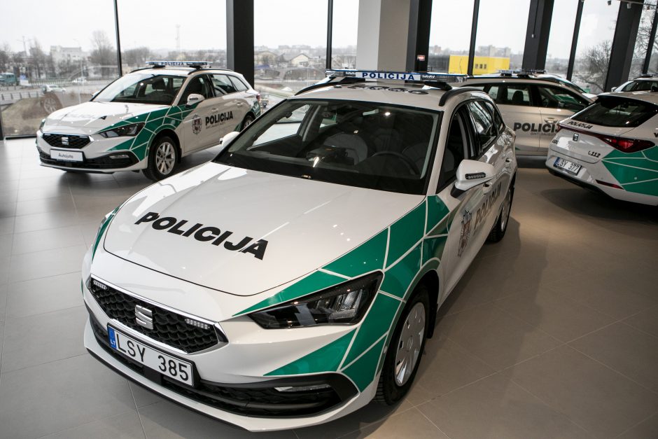 Policija keliuose patruliuos naujais „ratais“: pirko 103 automobilius