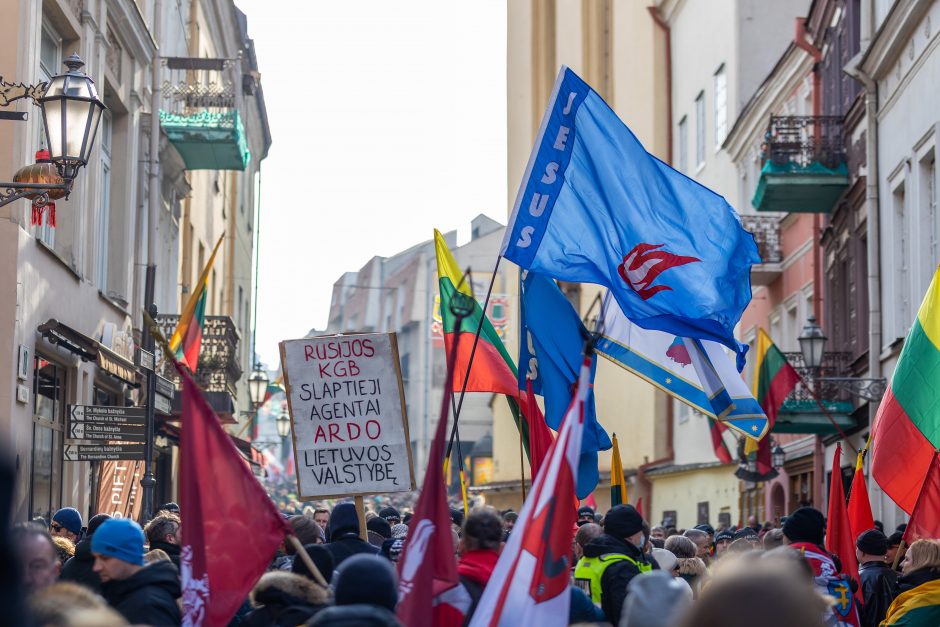 V. Landsbergis: policija lazdos neperlenkė, tą padarė nutarusieji versti valdžią Lietuvoje