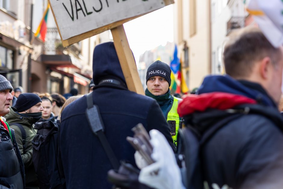 V. Landsbergis: policija lazdos neperlenkė, tą padarė nutarusieji versti valdžią Lietuvoje