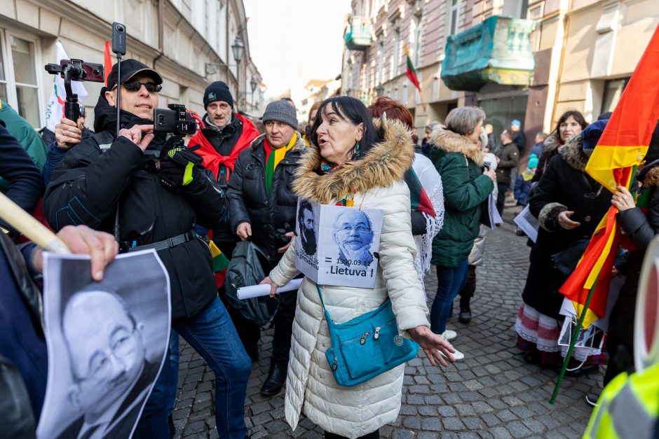 V. Landsbergis: policija lazdos neperlenkė, tą padarė nutarusieji versti valdžią Lietuvoje