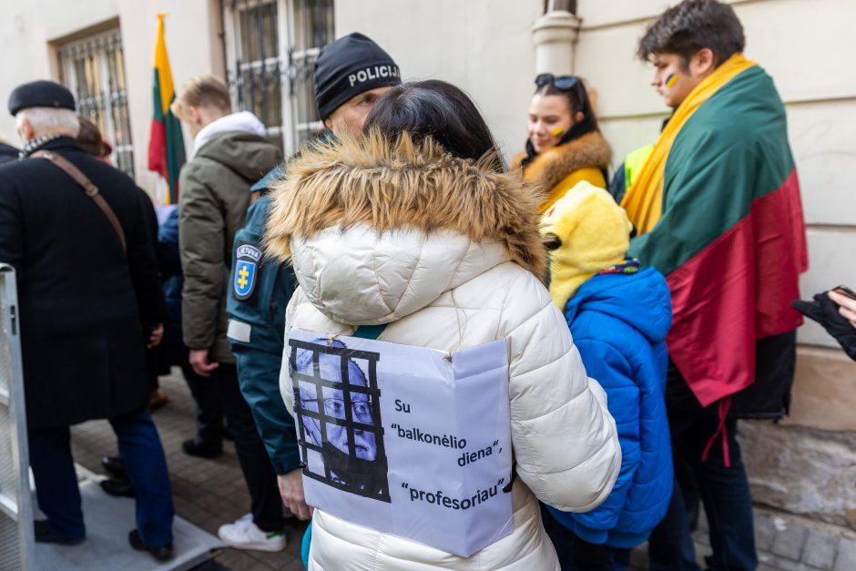 V. Landsbergis: policija lazdos neperlenkė, tą padarė nutarusieji versti valdžią Lietuvoje