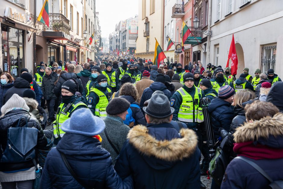 V. Landsbergis: policija lazdos neperlenkė, tą padarė nutarusieji versti valdžią Lietuvoje