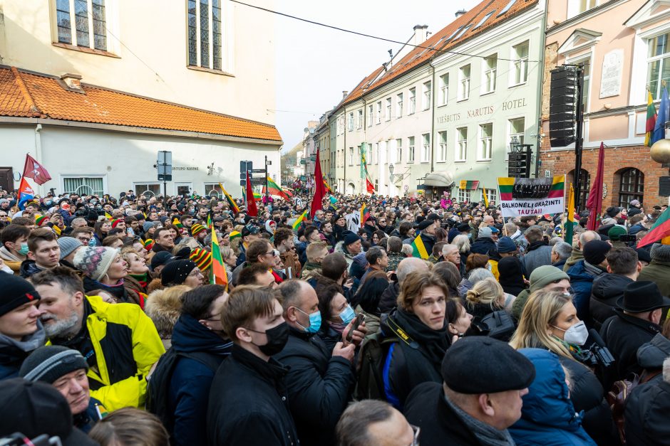 V. Landsbergis: policija lazdos neperlenkė, tą padarė nutarusieji versti valdžią Lietuvoje