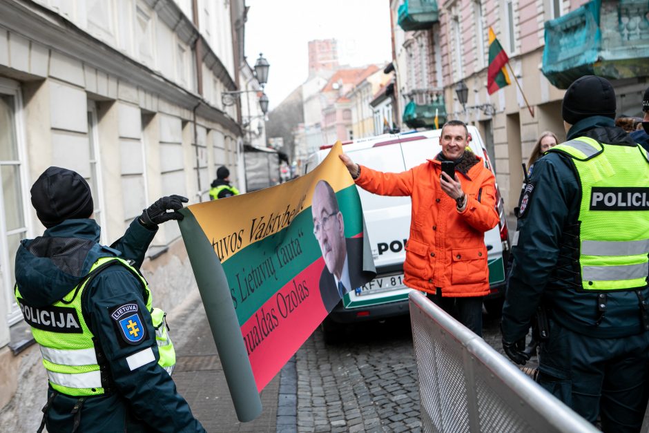 V. Landsbergis: policija lazdos neperlenkė, tą padarė nutarusieji versti valdžią Lietuvoje