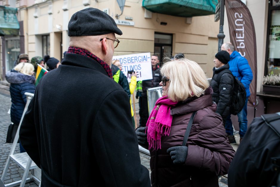 V. Landsbergis: policija lazdos neperlenkė, tą padarė nutarusieji versti valdžią Lietuvoje