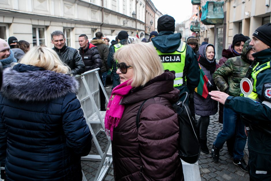 V. Landsbergis: policija lazdos neperlenkė, tą padarė nutarusieji versti valdžią Lietuvoje