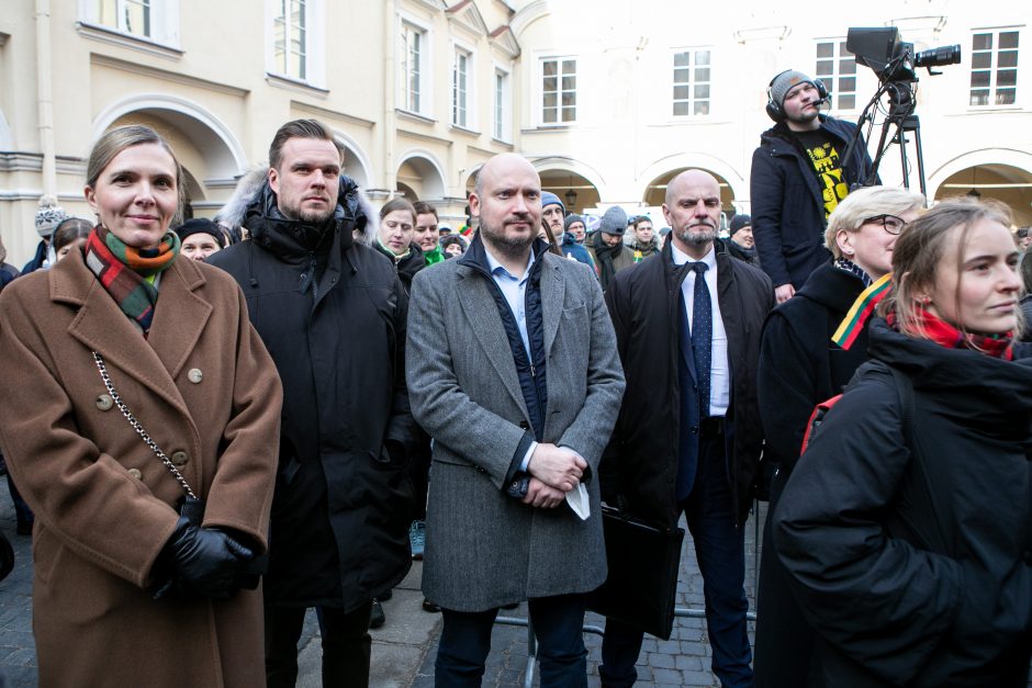 V. Landsbergis: policija lazdos neperlenkė, tą padarė nutarusieji versti valdžią Lietuvoje